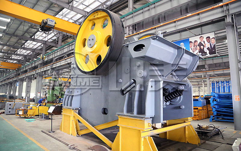 900*1200鄂式破碎機多少錢一臺？產(chǎn)量如何？