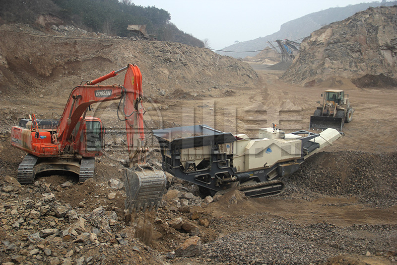 履帶式顎式移動(dòng)破碎站專破堅(jiān)硬、強(qiáng)磨蝕性物料