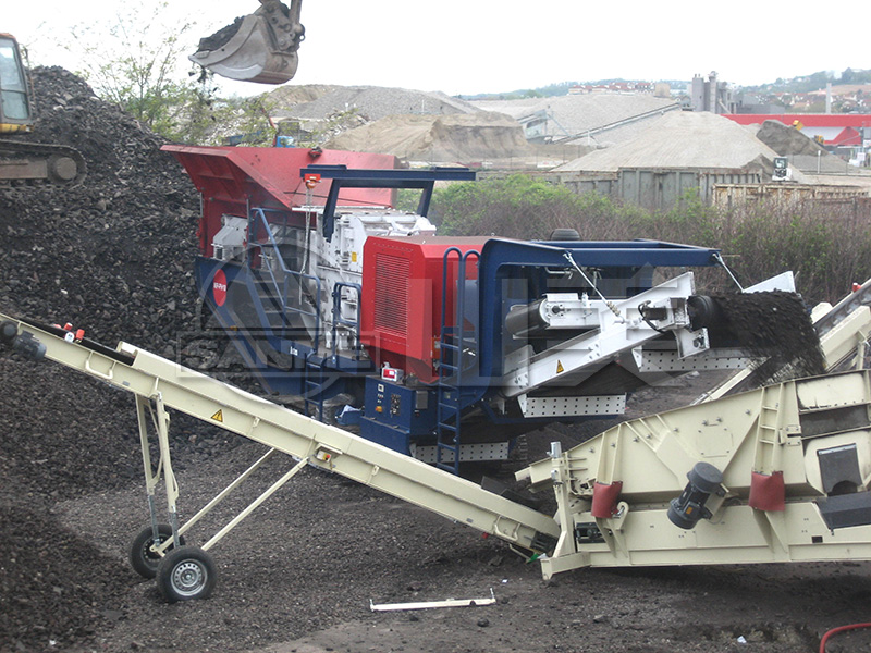 履帶式移動(dòng)破碎機(jī)對(duì)比輪胎式移動(dòng)破碎機(jī)有什么優(yōu)勢？