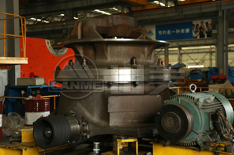 圓錐破碎機和反擊式破碎機的具體區(qū)別表現(xiàn)在哪些方面？