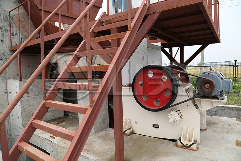 顎式破碎機的保養(yǎng)需要注意哪些事項？