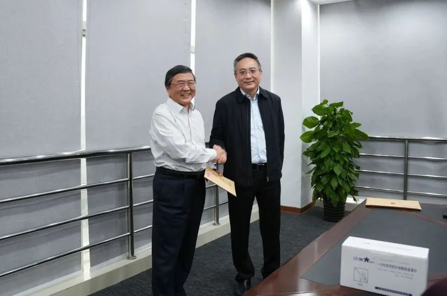 奉賢區(qū)人大常委會(huì)黨組書記、主任張培榮一行蒞臨上海山美股份開展“優(yōu)環(huán)境、穩(wěn)經(jīng)濟(jì)”大走訪大調(diào)研