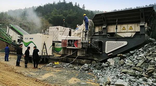 時(shí)產(chǎn)值近600萬！山美移動(dòng)式破碎篩分一體站助力江蘇高碳鉻鐵礦破碎項(xiàng)目建設(shè)