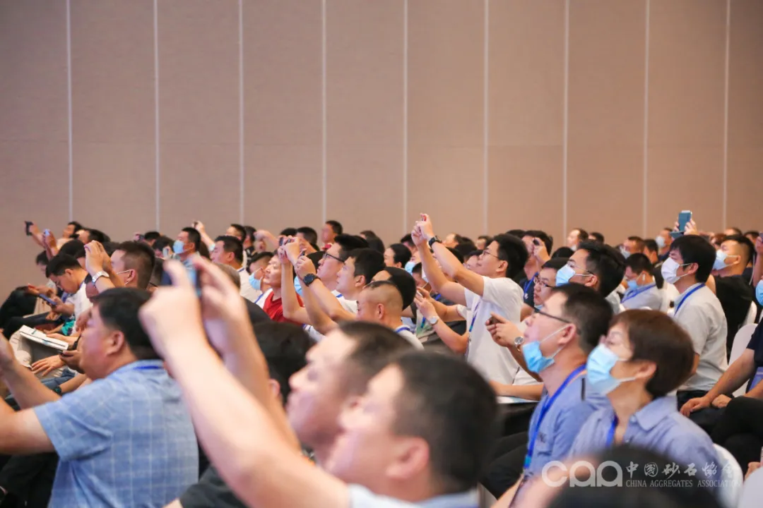 主旨報告 | 胡幼奕以國際化視角，提出固廢綜合利用和生態(tài)環(huán)境修復新思路