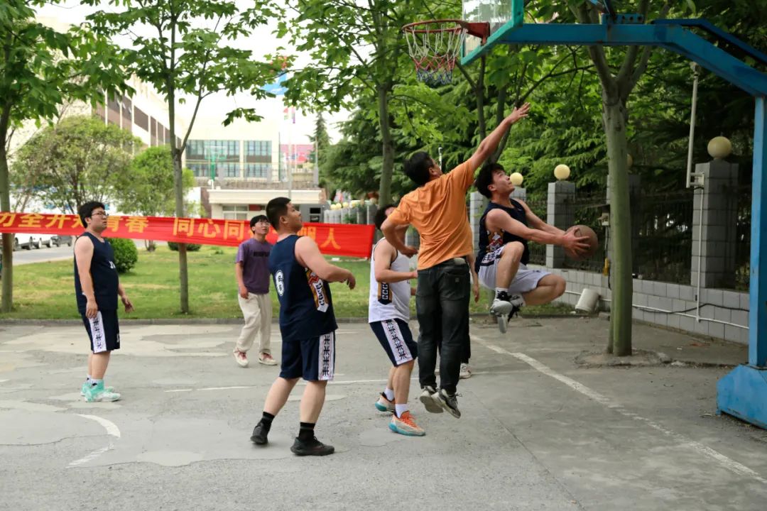 上海山美股份2025春季運(yùn)動(dòng)會(huì)火熱啟幕！拔河、籃球預(yù)賽燃情開戰(zhàn)